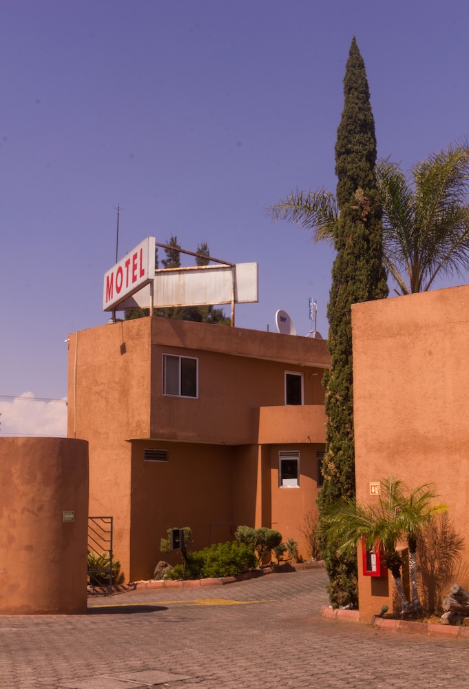 Motel LA Autoparador view 2
