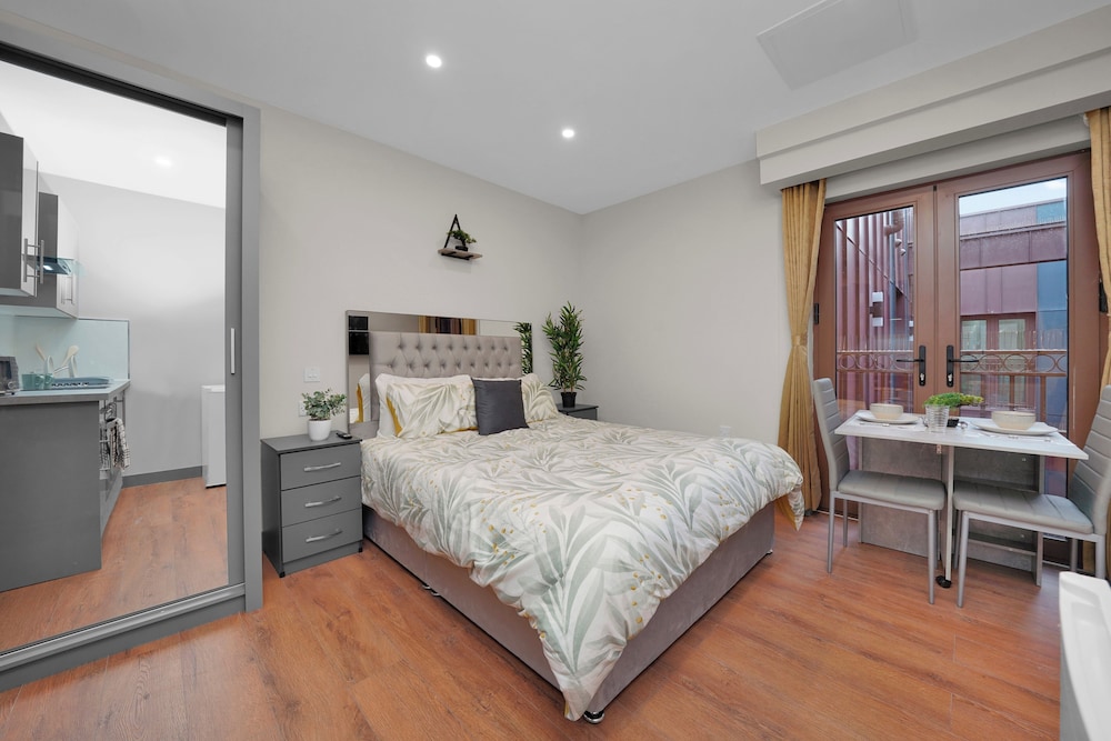 Ilford - East London Apartment - Greater London