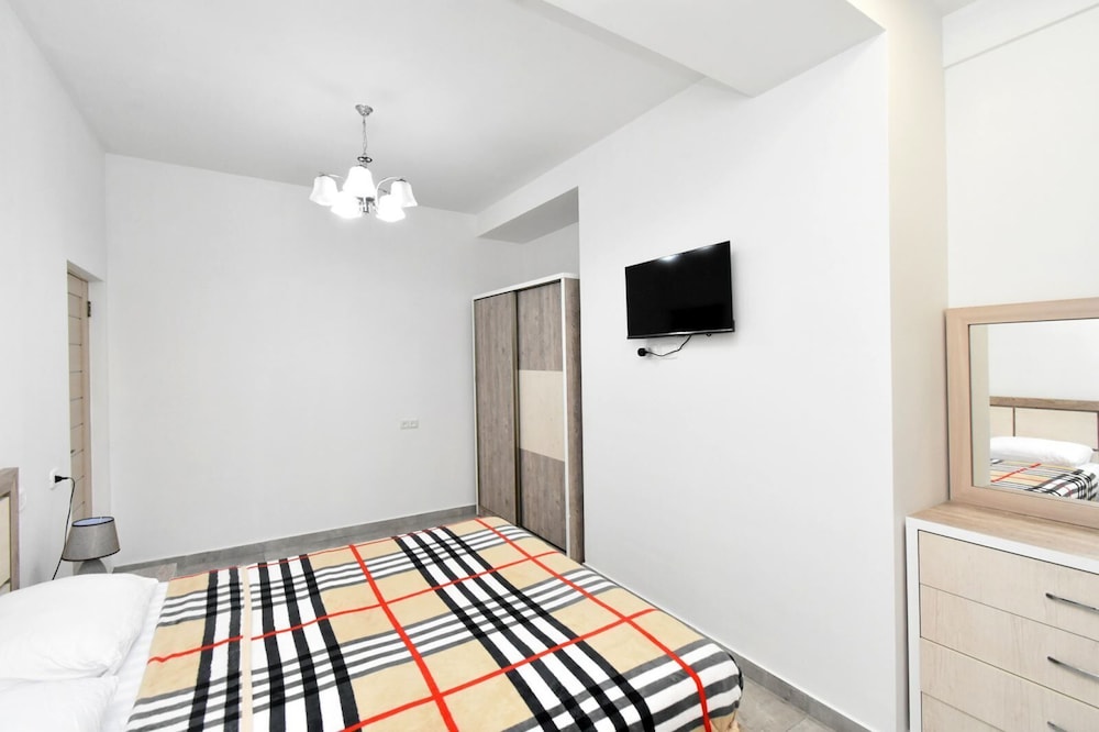 Apartment by Luxe Group DI412
