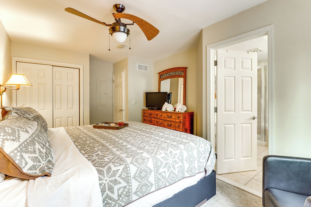 Beach Access & Hot Tub: Retreat in Lake Harmony!