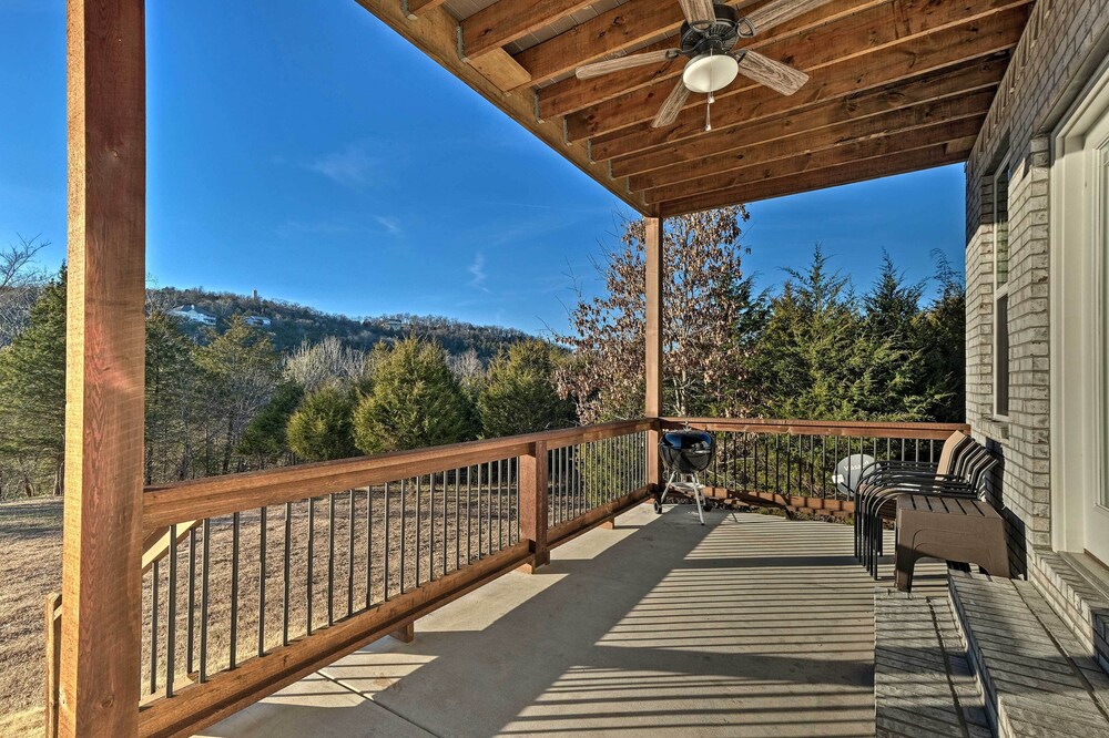 Modern Beaver Lake Gem at Holiday Island! view 4
