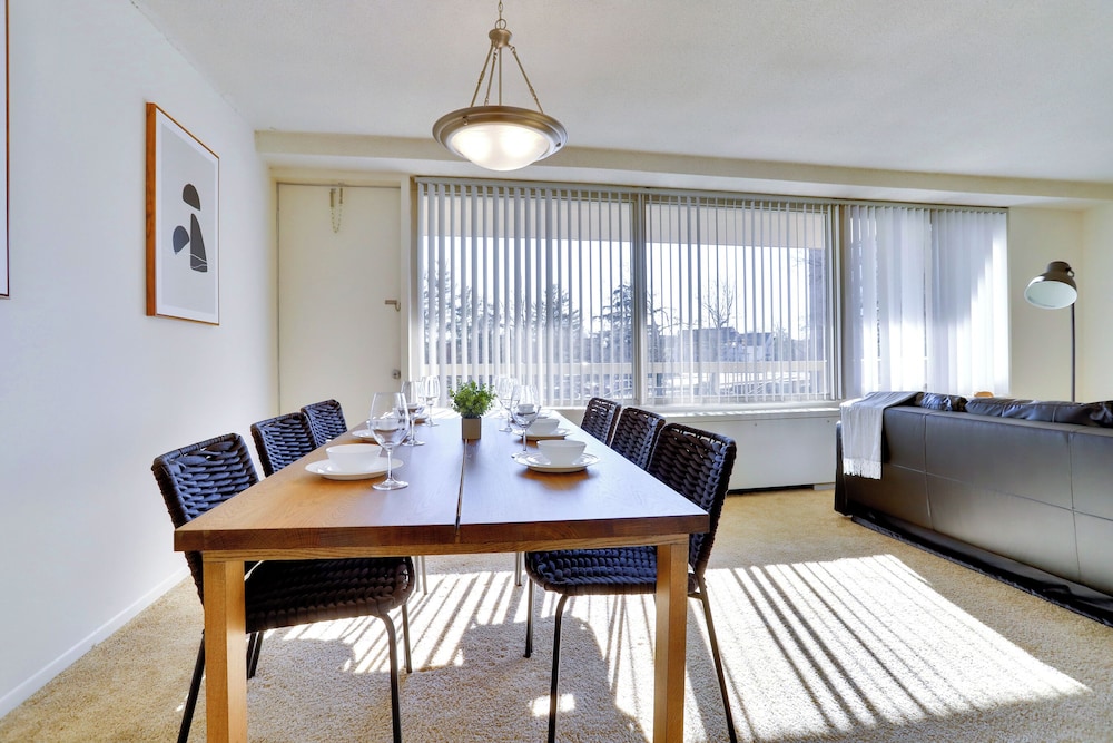 Crystal City Comfortable Apartments