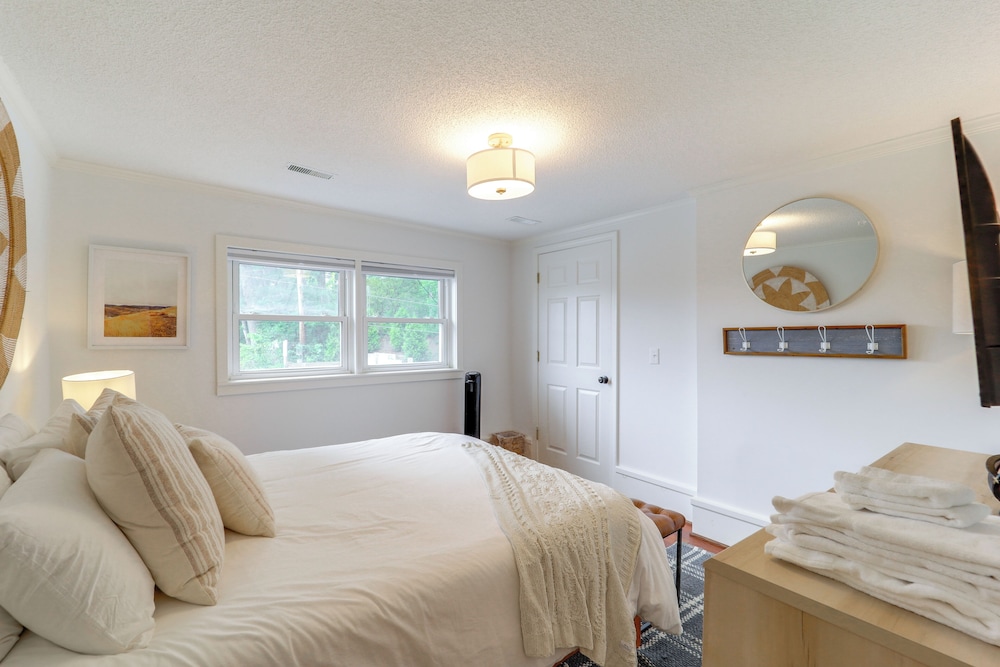 Shop, Dine & Unwind: Dtwn Blowing Rock Retreat!