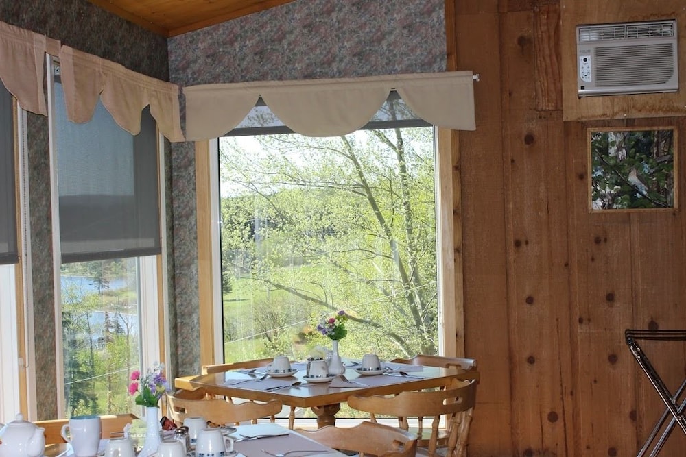Duck Cove Inn