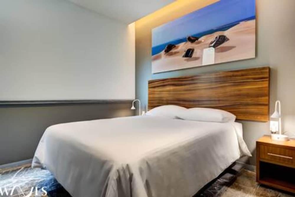 2 Br With Rooftop Pool and Stunning Ocean View