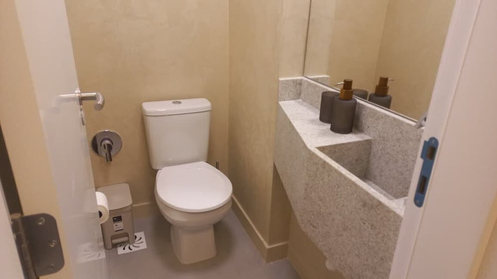 Apt w/ BBQ & Balcony 220 m From the Beach Rty0216