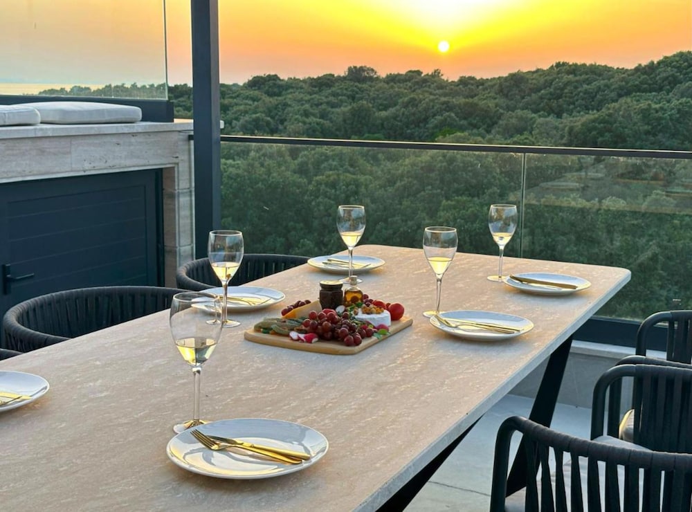Leonarda Waterfront Residences