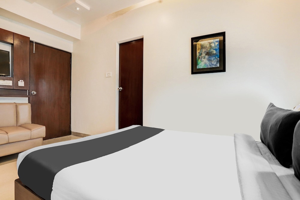 Blissful Stays at Ramdaspeth Downtown