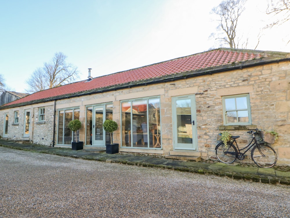 London Vacations - The Cartshed, Sedbury Park Farm - Property Image 1