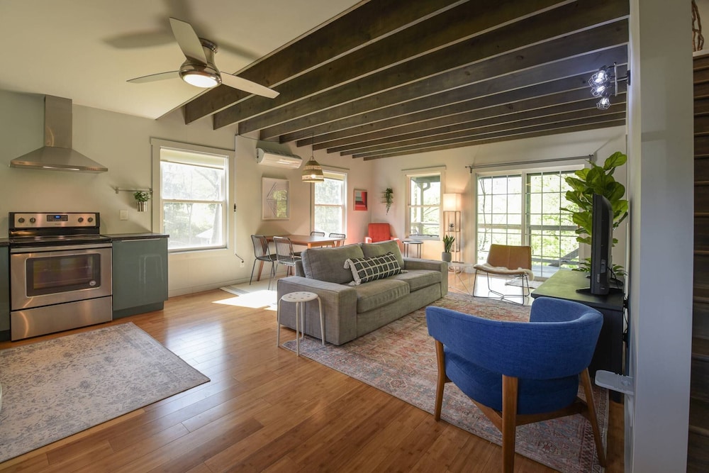 Plum Perfect Hideaway by Avantstay Power, Water, Wifi Weekly Discounts