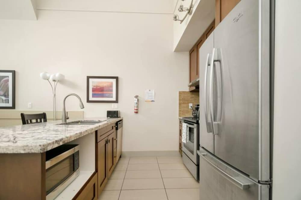 Harrison Lake Pets Welcome 3BR Suite