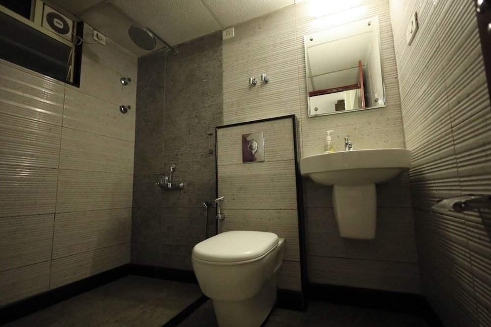 PRATHAM INN BY DOWNTOWN HOTELS