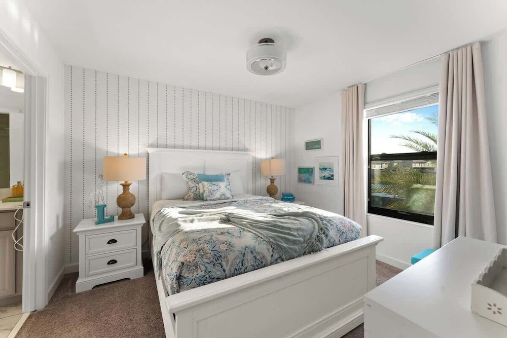 Luxury Decor 6BR at Storey Lake Sleeps 16