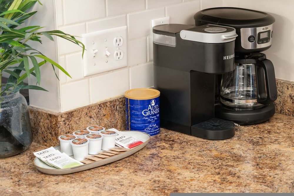 Ground Floor 2BR w Lux Amenities At Albany Glen