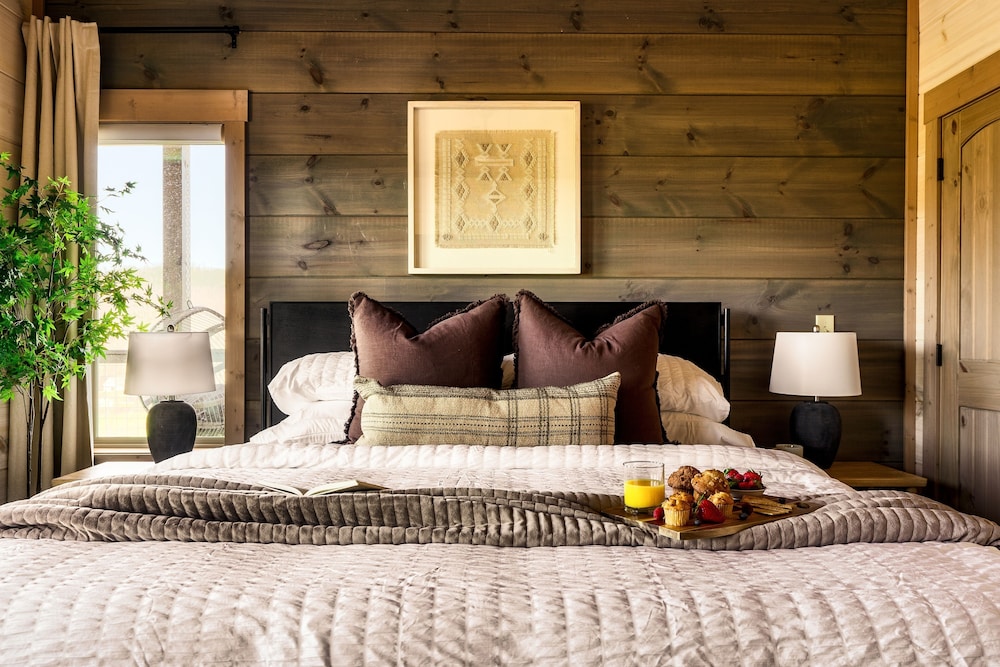 The Luxe 4 Bedroom Cabin