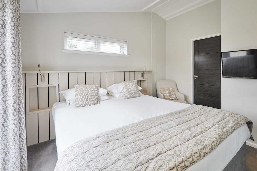 Host Stay Newport Bridge Lodge