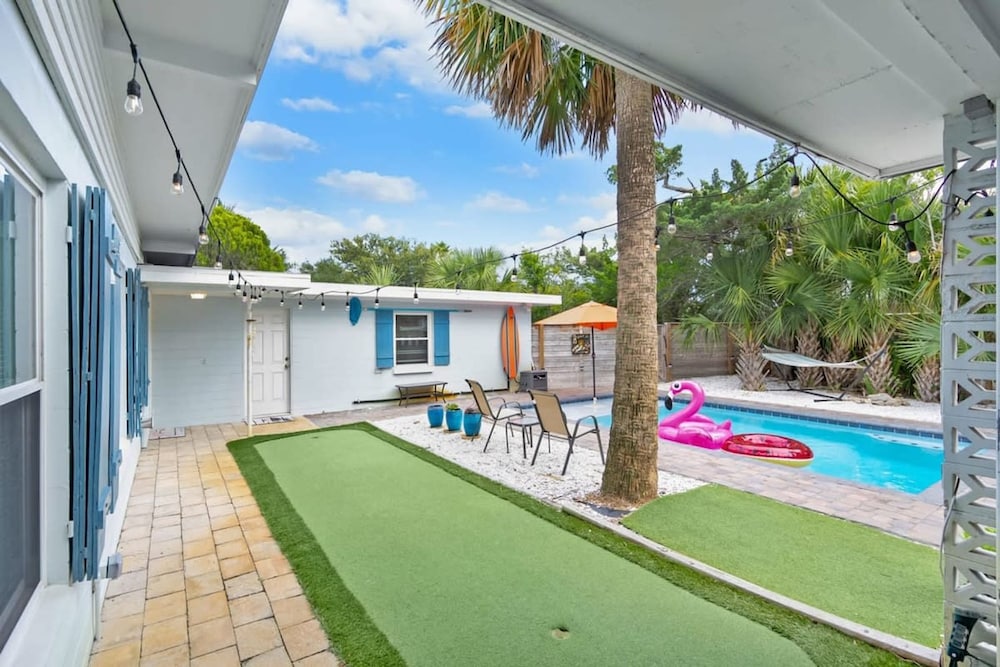 Heated Pool Mini Golf Walk to Beach Beach Gear
