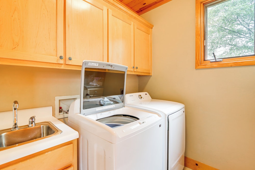 Game Room & Fireplaces: Group Dahlonega Getaway