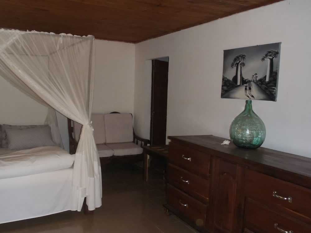 Auberge Chez Laurette Morombe view 4
