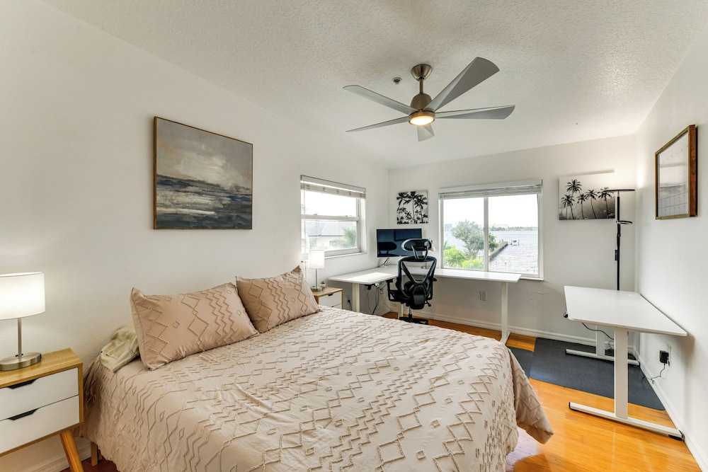 Manatee River Views: Palmetto Paradise w/ Fire Pit