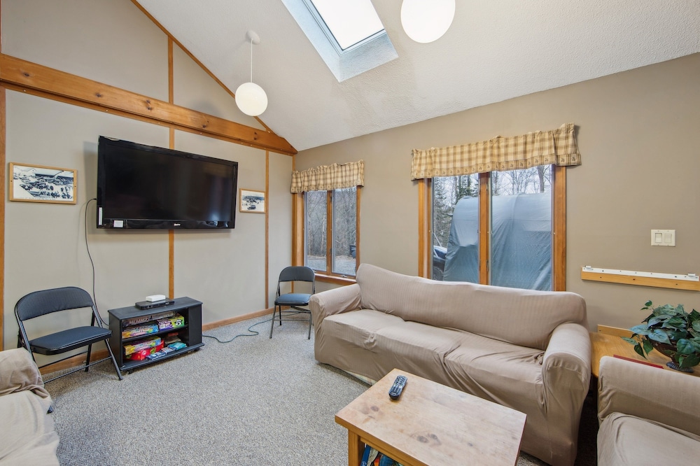 Peaceful Valley 72i - A Cozy Mountain Retreat 2 Bedroom Townhouse by The Summit at Gore Mountain