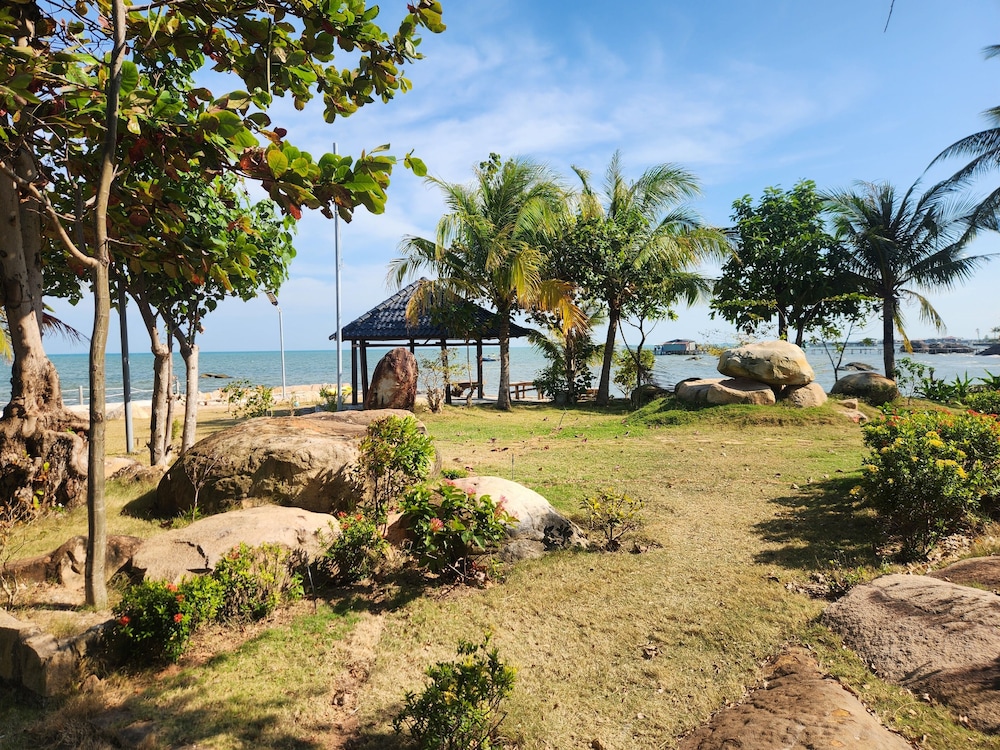 Sunny Shore Resort