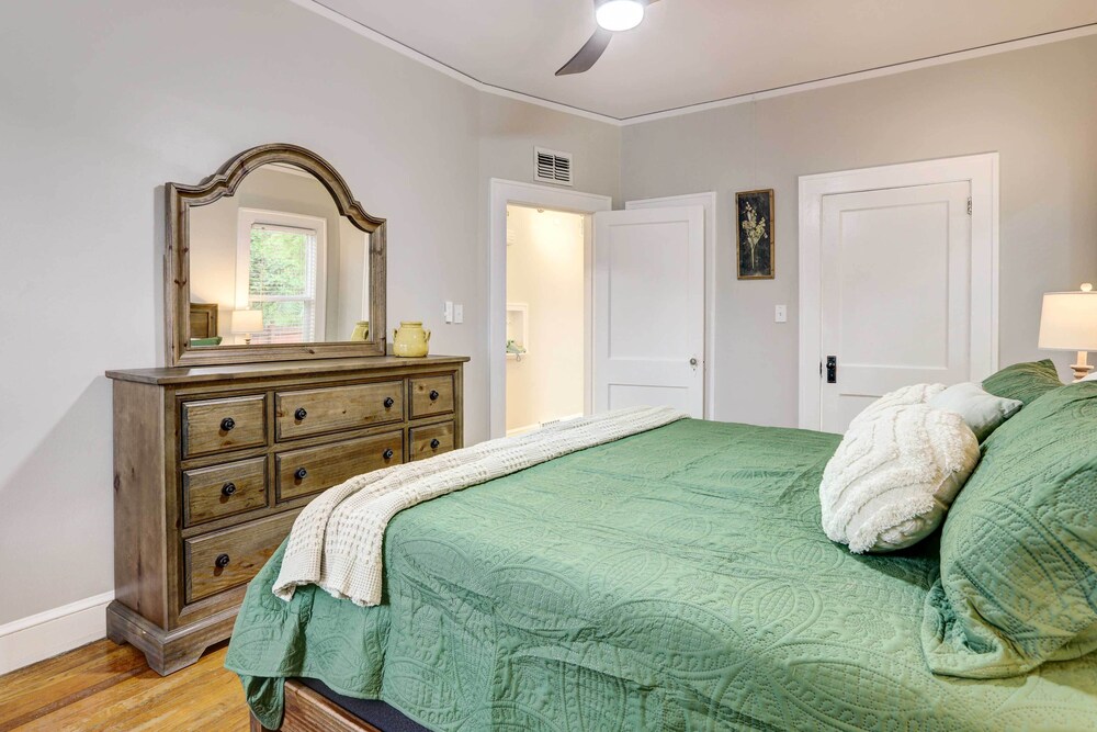 Updated Tallahassee Home ~ 1 Mi to Downtown! view 5