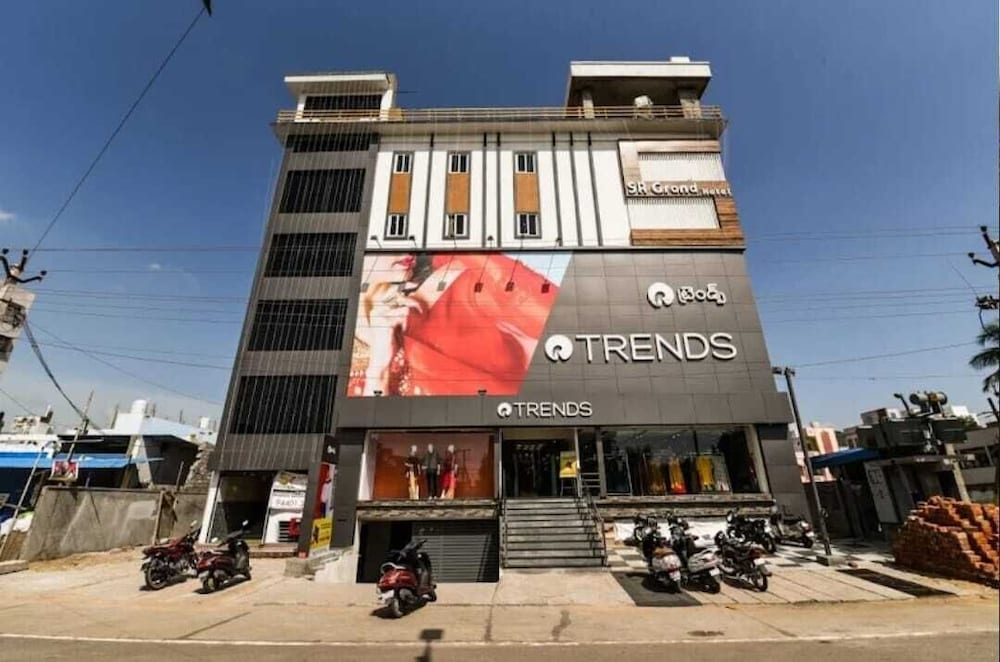 SR GRAND HOTEL