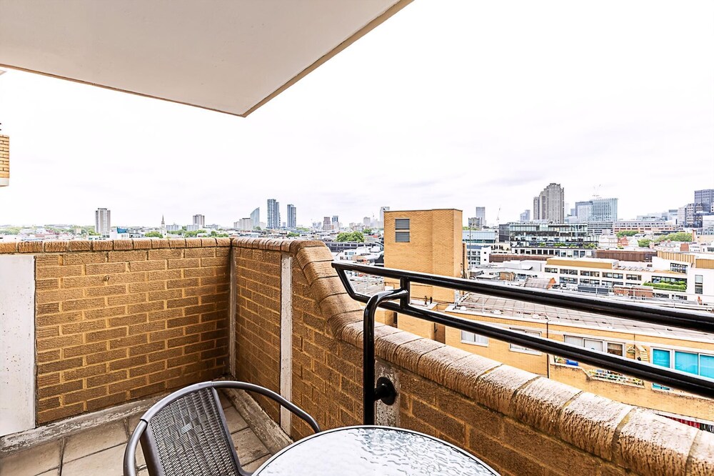 Chancery Lane Gem w/ Balcony and Lift