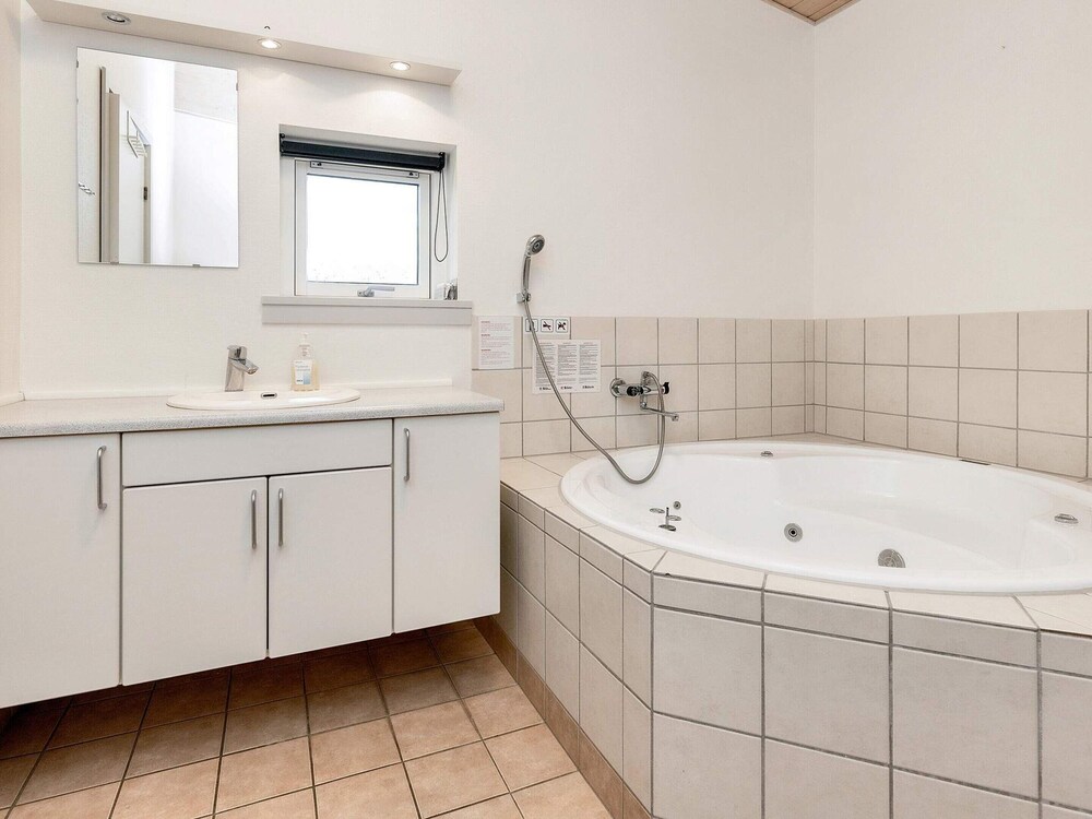 Well-maintained Holiday Home in Faborg