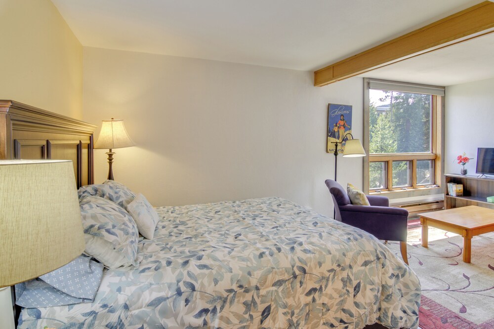 Centrally Located Big Sky Condo: Ski, Hike, Bike!