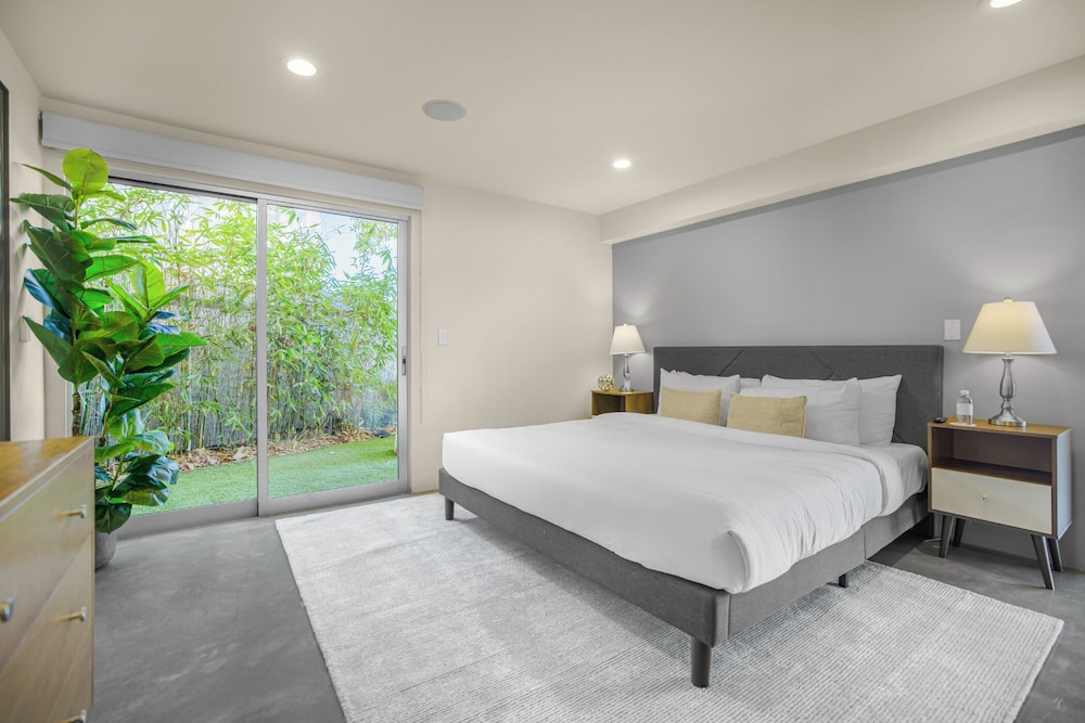 Solara Point - Sunset to Skyline With Pool & Epic Views