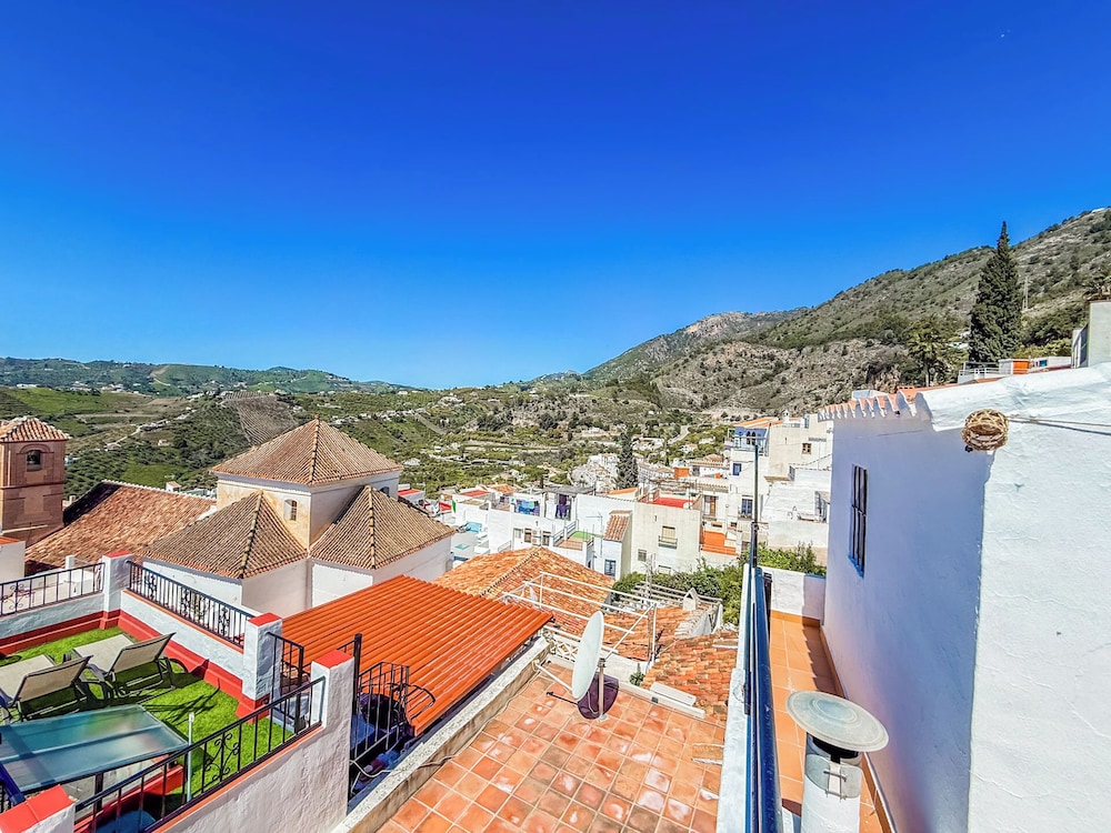 Two bed House With Roof Terrace in the Beautiful Village of Frigiliana