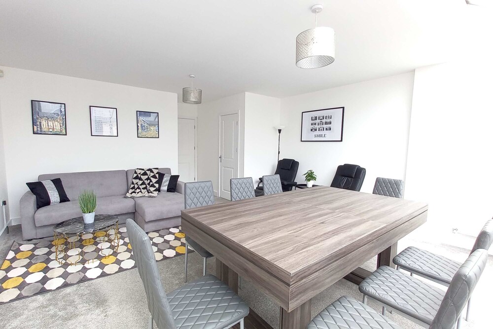 Last Minute Deals 4BR House of Four Chimneys