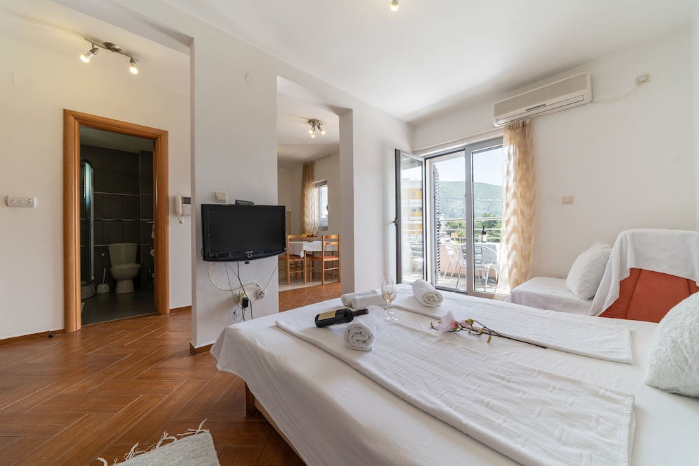 SMS Apartments