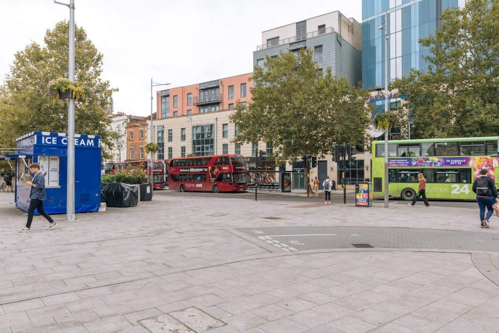 Contemporary 1BD Flat - Bristol City Centre! view 3
