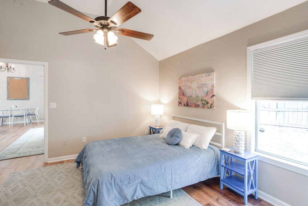 1 Mi to Ole Miss: Pet-friendly Retreat w/ Yard