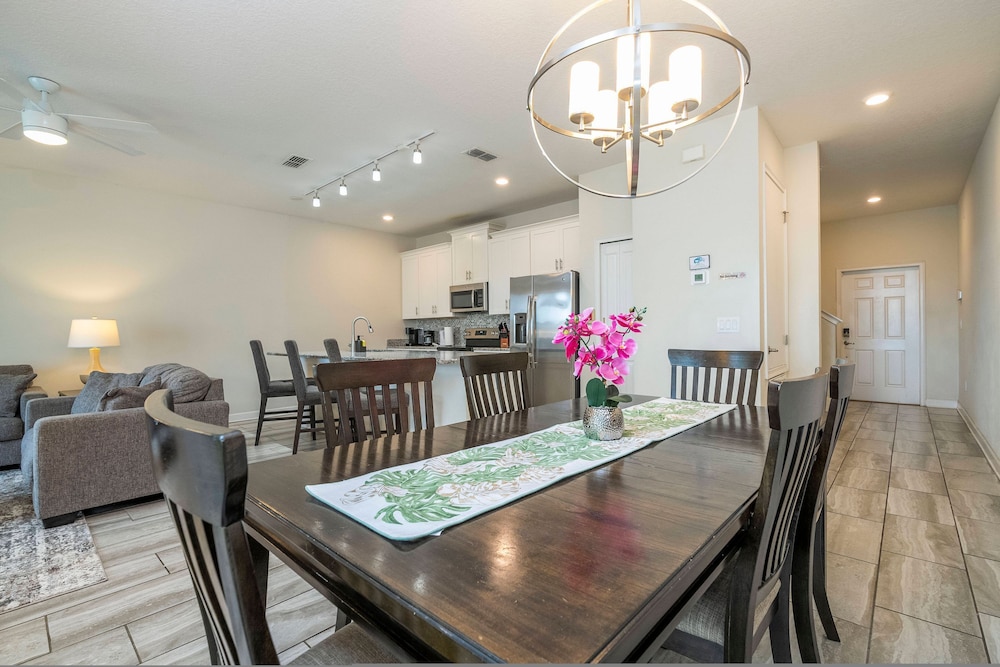 Storey Lake 4 BR With Private Pool