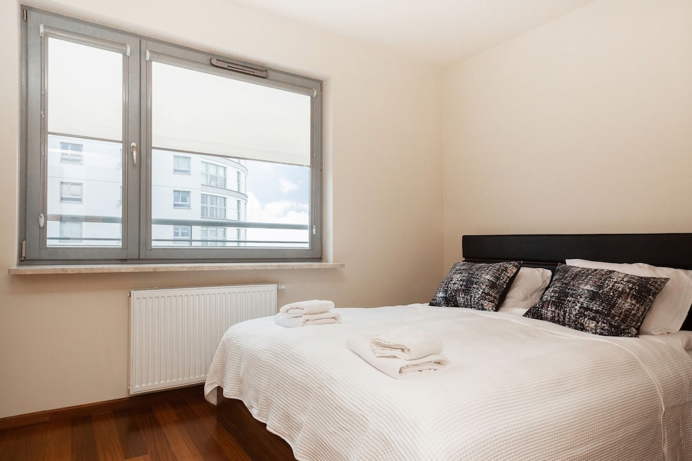 Apartment Jeziorańskiego by Renters view 3