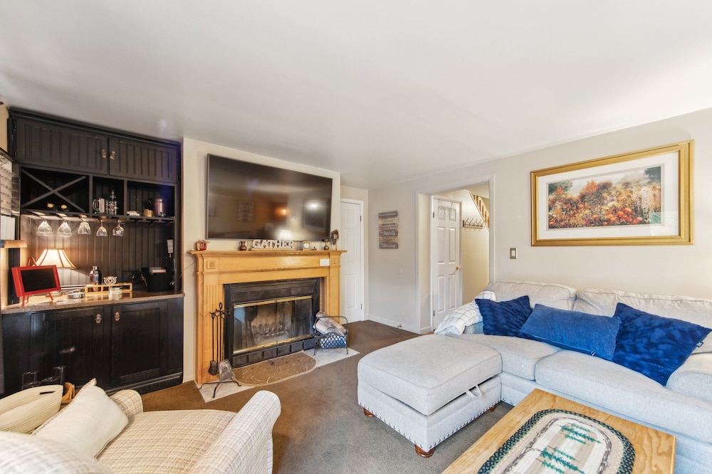 Twister 68i - Mountain Retreat With Stunning Views 3 Bedroom Townhouse by The Summit at Gore Mountain