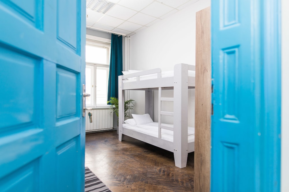 2B Hostel & Rooms