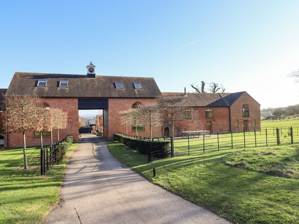 Fairoaks Barns