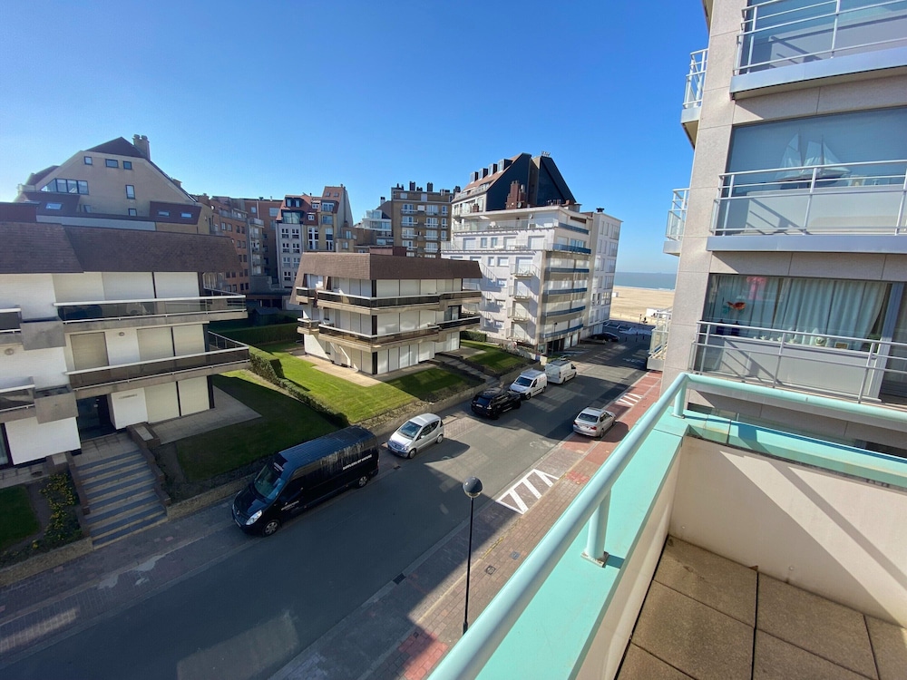 Apartment in Duinbergen Near the Beach