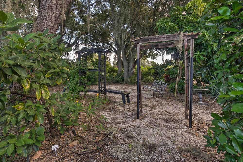 Breezy Gulf Coast Getaway ~ 4 Mi to Beach Park view 5