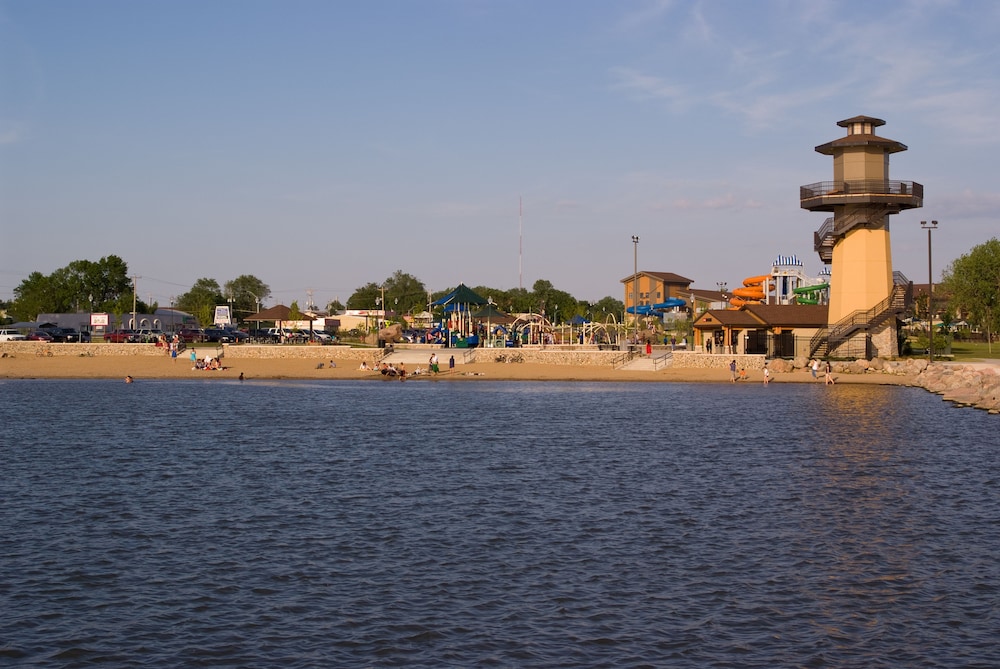 King's Pointe Waterpark Resort - Property Image 10