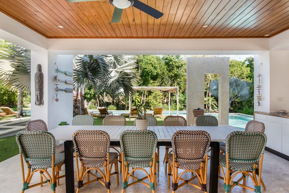 Modern Luxury 6 BR Tropical Retreat With Pool