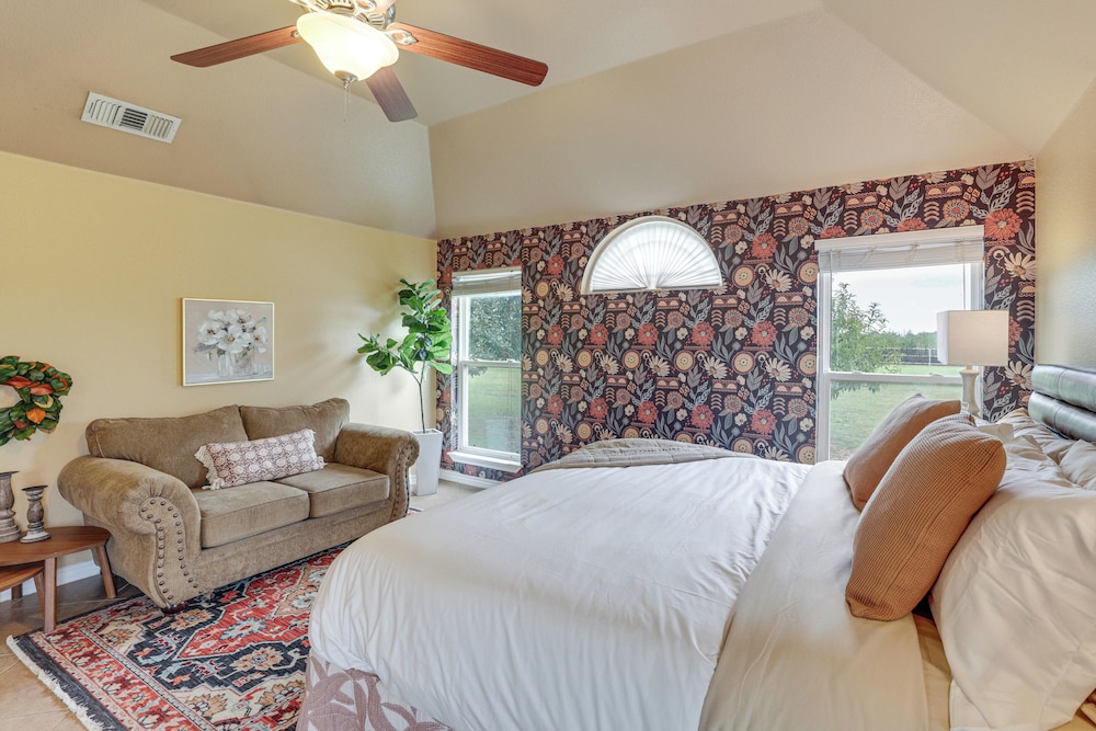 5 Acres! Countryside Getaway Outside Fort Worth