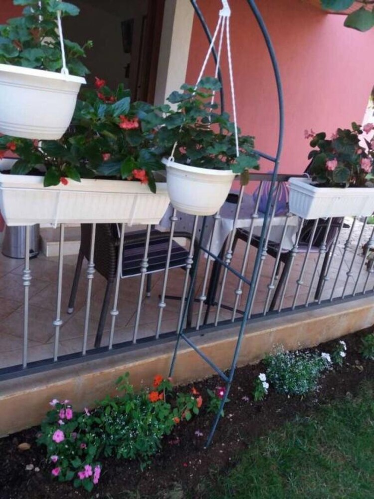 Beautiful Family Apartment a5 for 5 Guests in Vrvari, Close to the Beach