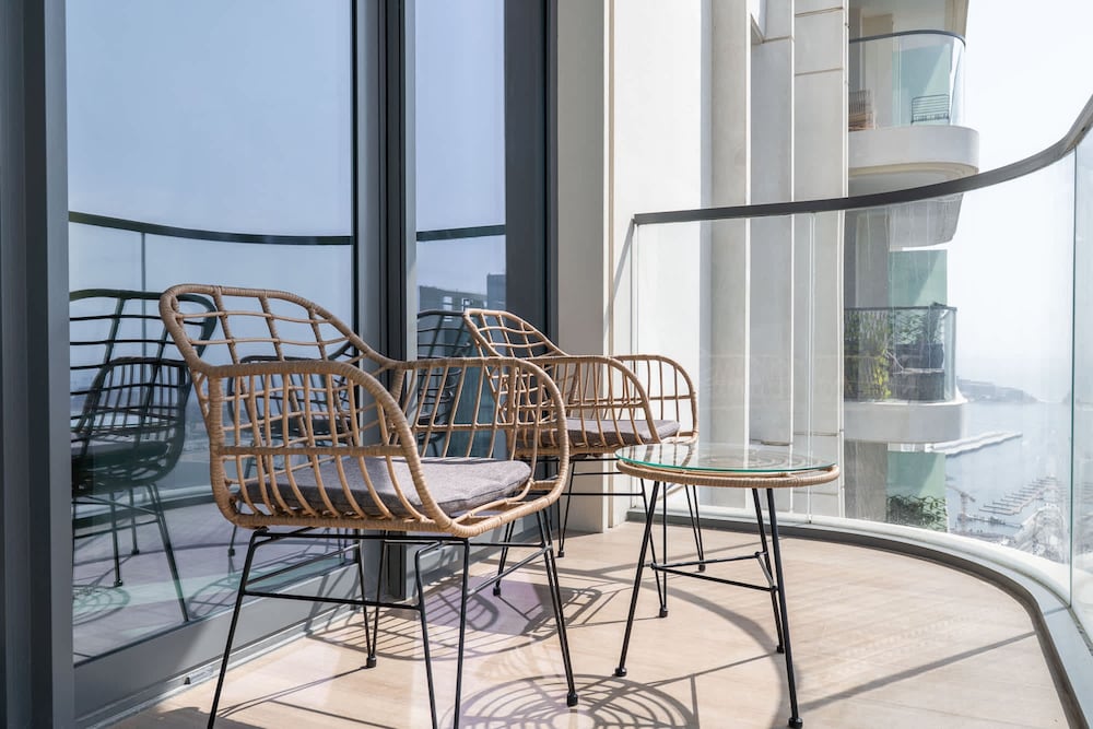 1 Bedroom in Marina Vista With Gorgeous Palm Views
