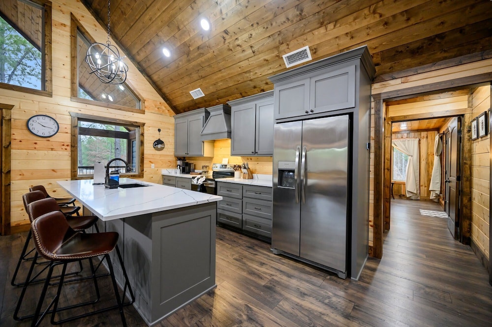Red Fern Cabin Beauty Awaits